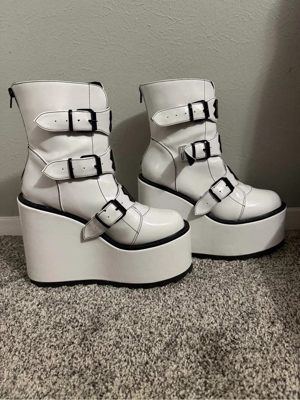 YRU bold white